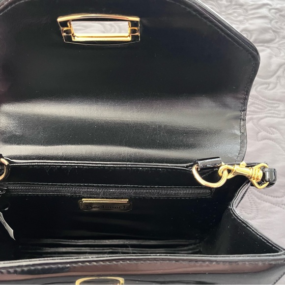Bechamel Black Shoulder Bag with Gold Hardware and Interchangeable Handles. - Picture 2 of 7